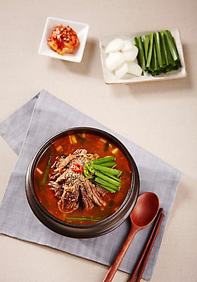 포토 JPG 스튜디오촬영 그릇 식기 한식 젓가락 반찬 양파 김치 수저 실내 요리 사람없음 아웃포커스 하이앵글 숟가락 전통음식 뚝배기 종지 보양식 파 조각보 개고기 사철탕 플랫레이 국내포토 전통 음식 뷰포인트 채소 촬영기법 육류 내부 보자기_천 플랫 탕 몸보신 파일형식