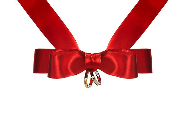 포토 JPG 스튜디오촬영 리본 백그라운드 장신구 실내 사람없음 장식 반지 끈 보석 오브젝트 커플반지 국내포토 내부 광석 파일형식