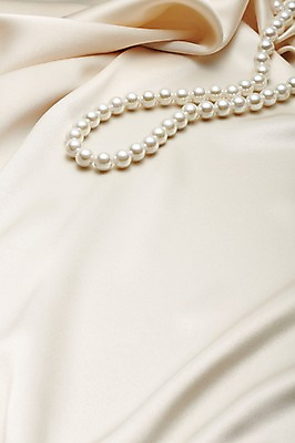 포토 JPG 스튜디오촬영 백그라운드 목걸이 장신구 실내 사람없음 보석 천 오브젝트 진주 진주목걸이 국내포토 내부 직물 광석 진주_보석 파일형식