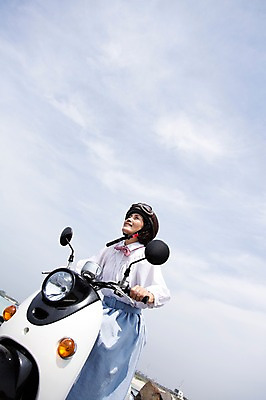 포토 JPG 주간 라이프스타일 여자 노년 행복 할머니 로우앵글 여행 하늘 고글 한국 사랑 한명 미소 웃음 사람 동양인 상반신 야외 실버라이프 청춘 제주도 다정 활발 한국인 오토바이 추억 60대 헬멧 김녕해수욕장 성인여자한명만 노인만 노인여자만 노인여자한명만 국내포토 자연요소 1 감정 아시아 뷰포인트 컨셉 표정 인종 성인 생활 바이크 보호장비 해수욕장 여자만 여자한명만 성인여자만 성인만 파일형식