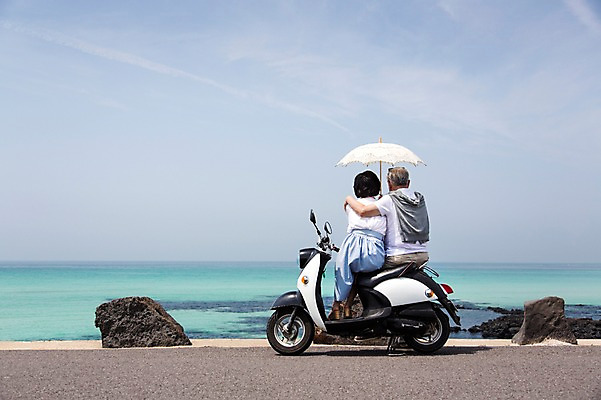 포토 JPG 주간 전신 라이프스타일 부부 커플 여자 할아버지 노년 남자 행복 할머니 바다 여행 안기 하늘 어깨동무 휴식 한국 사랑 들기 사람 앉기 동양인 상반신 해변 야외 두명 뒷모습 실버라이프 청춘 제주도 노부부 다정 활발 한국인 오토바이 돌_바위 바위 추억 60대 양산 해안도로 김녕해수욕장 노인만 국내포토 자연요소 감정 아시아 도로 뷰포인트 포즈 컨셉 관계 모션 인종 성인 생활 바이크 해수욕장 성인만 파일형식
