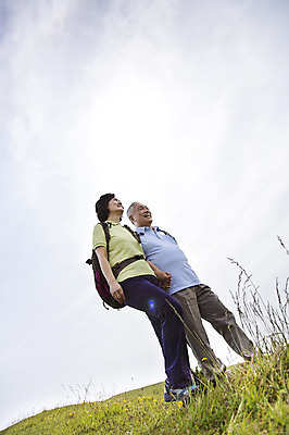 포토 JPG 주간 전신 식물 라이프스타일 부부 커플 여자 할아버지 노년 남자 꽃 할머니 로우앵글 가방 배낭 하늘 레저 한국 서기 미소 웃음 사람 동양인 잔디 초원 상반신 야외 두명 레포츠 실버라이프 운동 제주도 손잡기 노부부 등산 트래킹 활발 한국인 풀 60대 상쾌 용눈이오름 노인만 국내포토 자연요소 잡화 감정 아시아 뷰포인트 컨셉 관계 모션 산 표정 건강 인종 성인 생활 성인만 파일형식