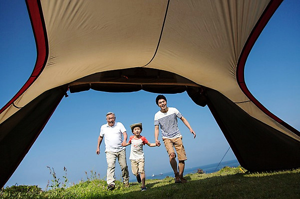 포토 JPG 주간 전신 식물 라이프스타일 할아버지 노년 남자 꽃 행복 아들 어린이 바다 여행 포즈 가족 모션 하늘 손자 한국 텐트 미소 웃음 사람 동양인 소년 잔디 초원 성인 야외 앞모습 세명 30대 부모 달리기 제주도 걷기 손잡기 화목 다정 캠핑 한국인 자녀 가족라이프 풀 아빠 60대 섭지코지 부자지간 남자만 국내포토 자연요소 감정 아시아 뷰포인트 컨셉 관계 레저 표정 캠핑도구 인종 생활 장년 손주 파일형식