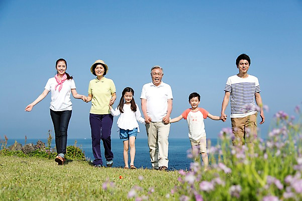 포토 JPG 주간 전신 식물 라이프스타일 여자 할아버지 노년 남자 꽃 딸 행복 아들 할머니 어린이 바다 여행 포즈 가족 모션 하늘 엄마 손자 손녀 대가족 한국 서기 미소 웃음 사람 동양인 소녀 소년 잔디 초원 여러명 상반신 성인 야외 앞모습 아웃포커스 30대 부모 제주도 걷기 손잡기 화목 다정 캠핑 한국인 자녀 가족라이프 풀 아빠 60대 6인가족 섭지코지 국내포토 자연요소 감정 아시아 뷰포인트 다수 컨셉 관계 레저 촬영기법 표정 인종 생활 장년 손주 파일형식