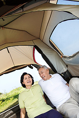 포토 JPG 주간 식물 라이프스타일 부부 여자 할아버지 노년 남자 행복 할머니 여행 한국 텐트 미소 웃음 사람 앉기 동양인 잔디 상반신 성인 야외 두명 앞모습 실버라이프 제주도 노부부 화목 다정 캠핑 한국인 60대 섭지코지 노인만 국내포토 자연요소 커플 감정 아시아 뷰포인트 컨셉 모션 레저 표정 캠핑도구 인종 생활 성인만 파일형식