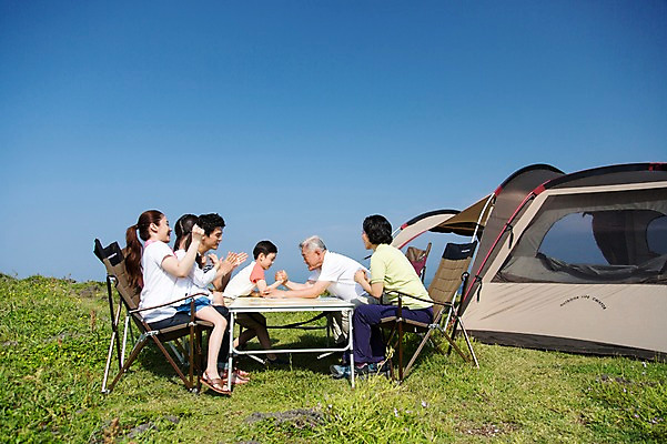 포토 JPG 주간 전신 식물 라이프스타일 여자 할아버지 노년 남자 딸 행복 아들 할머니 어린이 여행 의자 가족 응원 놀이 탁자 하늘 엄마 손자 손녀 대가족 한국 텐트 미소 웃음 사람 앉기 동양인 손짓 소녀 소년 잔디 초원 여러명 성인 야외 옆모습 30대 부모 제주도 화목 다정 캠핑 한국인 자녀 가족라이프 풀 아빠 60대 6인가족 섭지코지 팔씨름 국내포토 자연요소 감정 아시아 뷰포인트 가구 다수 컨셉 관계 모션 레저 표정 캠핑도구 인종 생활 장년 손주 파일형식
