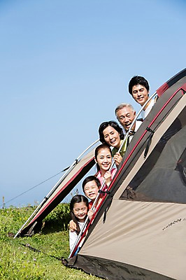 포토 JPG 주간 식물 라이프스타일 여자 할아버지 노년 남자 딸 행복 아들 할머니 어린이 여행 가족 하늘 엄마 손자 손녀 대가족 한국 텐트 미소 웃음 사람 동양인 소녀 소년 잔디 초원 여러명 상반신 성인 야외 30대 부모 제주도 화목 다정 캠핑 한국인 자녀 가족라이프 풀 아빠 60대 6인가족 섭지코지 국내포토 자연요소 감정 아시아 다수 컨셉 관계 레저 표정 캠핑도구 인종 생활 장년 손주 파일형식
