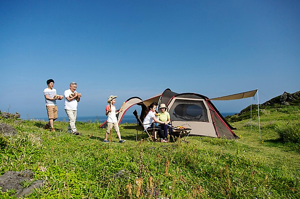 포토 JPG 주간 전신 식물 라이프스타일 접시 여자 할아버지 노년 남자 딸 행복 아들 할머니 어린이 음식 여행 의자 가족 하늘 엄마 손자 손녀 대가족 한국 집게 텐트 요리 서기 미소 웃음 들기 사람 앉기 동양인 소녀 소년 잔디 초원 여러명 성인 야외 옆모습 30대 부모 제주도 걷기 버섯 화목 다정 캠핑 한국인 자녀 가족라이프 풀 소시지 꼬치 아빠 그릴 60대 장작 바비큐 6인가족 섭지코지 취사 토막 국내포토 자연요소 식기 감정 아시아 뷰포인트 가구 다수 컨셉 관계 모션 주방용품 레저 표정 캠핑도구 인종 생활 장년 가공식품 손주 요리중 파일형식