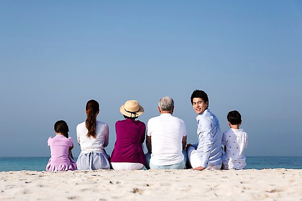 포토 JPG 주간 라이프스타일 여자 할아버지 노년 남자 딸 행복 아들 할머니 어린이 모래 바다 가족 하늘 엄마 손자 손녀 대가족 한국 미소 웃음 사람 앉기 동양인 소녀 소년 여러명 상반신 성인 해변 야외 뒷모습 30대 부모 모래사장 제주도 한국인 자녀 가족라이프 뒤돌아보기 아빠 60대 6인가족 애월해수욕장 국내포토 자연요소 감정 아시아 뷰포인트 다수 관계 모션 표정 인종 생활 장년 해수욕장 손주 파일형식