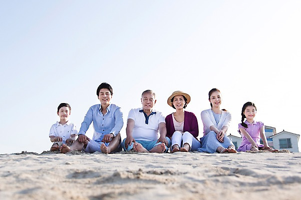 포토 JPG 주간 전신 라이프스타일 여자 할아버지 노년 남자 딸 행복 아들 할머니 어린이 모래 바다 가족 맨발 하늘 엄마 손자 손녀 대가족 한국 미소 웃음 사람 앉기 동양인 소녀 소년 여러명 성인 해변 야외 앞모습 30대 부모 모래사장 제주도 한국인 자녀 가족라이프 아빠 60대 6인가족 애월해수욕장 국내포토 자연요소 감정 아시아 뷰포인트 다수 관계 모션 발 표정 인종 생활 장년 해수욕장 손주 파일형식