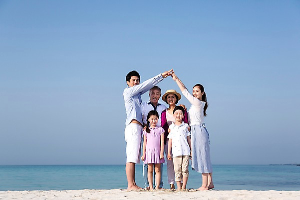 포토 JPG 주간 전신 라이프스타일 여자 할아버지 노년 남자 딸 행복 아들 할머니 어린이 모래 바다 포즈 가족 모션 맨발 놀이 하늘 엄마 손자 손녀 대가족 한국 서기 미소 웃음 사람 동양인 소녀 소년 여러명 성인 해변 야외 앞모습 옆모습 30대 부모 모래사장 제주도 손들기 한국인 자녀 가족라이프 아빠 60대 6인가족 애월해수욕장 국내포토 자연요소 감정 아시아 뷰포인트 다수 관계 발 표정 인종 생활 장년 해수욕장 손주 파일형식