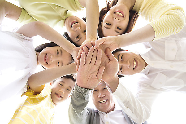 포토 JPG 주간 라이프스타일 여자 할아버지 노년 남자 딸 행복 아들 할머니 어린이 로우앵글 가족 엄마 손자 손녀 대가족 한국 손바닥 미소 웃음 사람 동양인 손짓 소녀 소년 여러명 상반신 성인 야외 앞모습 30대 부모 제주도 한국인 자녀 가족라이프 아빠 60대 손모으기 6인가족 국내포토 자연요소 손 감정 아시아 뷰포인트 다수 관계 모션 표정 인종 생활 장년 손주 파일형식