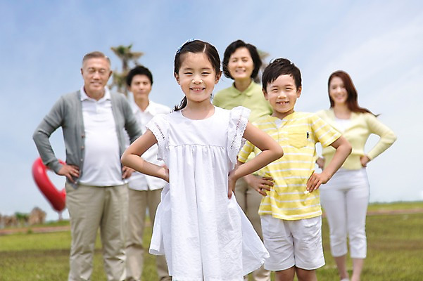 포토 JPG 주간 식물 라이프스타일 여자 할아버지 노년 남자 딸 행복 아들 할머니 어린이 허리손 가족 하늘 엄마 손자 손녀 대가족 한국 서기 미소 웃음 사람 동양인 소녀 소년 잔디 초원 여러명 상반신 성인 야외 앞모습 아웃포커스 30대 부모 제주도 한국인 자녀 가족라이프 풀 아빠 60대 6인가족 국내포토 자연요소 감정 아시아 뷰포인트 포즈 다수 관계 모션 촬영기법 표정 인종 생활 장년 손주 파일형식