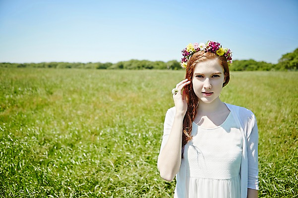 포토 JPG 주간 서양인 외국인 식물 백인 우먼라이프 라이프스타일 원피스 여자 포즈 모션 하늘 휴식 한국 한명 서기 사람 초원 상반신 20대 성인 야외 앞모습 아웃포커스 제주도 화관 카디건 상쾌 감성 꽃반지 청순 청년만 청년여자만 청년여자한명만 성인여자한명만 국내포토 자연요소 1 옷 꽃 감정 아시아 뷰포인트 컨셉 촬영기법 인종 청년 생활 외투 반지 여자만 여자한명만 성인여자만 성인만 파일형식