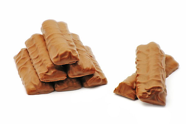 포토 JPG 해외이미지 음식 조각 백그라운드 다이어트 디저트 발렌타인데이 사탕 선물 사람없음 장식 갈색 과자 케이크 초콜릿 검은색 어둠 블록 우유 흰색 대접 바 달콤 맛 유혹 설탕 묘사 코코아 중독 고립 카카오 해로움 해외202004 해외포토 음료 컬러 컨셉 데이이벤트 유제품 건강 파일형식 이미지허브