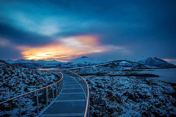 포토 JPG 해외이미지 디자인 유럽 문화 도로 선 바다 섬 겨울 곡선 조류 하늘 산 거리 파노라마 노르웨이 풍경 사람없음 야외 물 일출 얼음 일몰 추위 오토바이 바위 고속도로 아스팔트 방향 그림 아치 북쪽 대서양 생태학 스칸디나비아 콘크리트 해외202004 해외포토 자연요소 동물 계절 교육 나라 길 교통시설 촬영기법 노을 바이크 돌_바위 파일형식 이미지허브