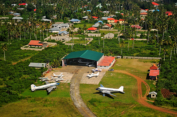 포토 JPG 해외이미지 건축물 바다 섬 여행 공장 교통시설 아프리카 자연 안테나 풍경 사람없음 건물 물 파란색 관광지 하이앵글 농장 도시 숲 암초 타운 스카이라인 랜드마크 열대기후 조감도 탄자니아 해외202004 해외포토 자연요소 건축 나라 뷰포인트 컬러 교통 농업 통신 공업 시설 생태계 파일형식 이미지허브