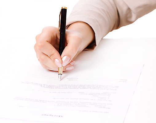 포토 JPG 해외이미지 손 여자 사람없음 펜 의사 업무 닫기 어플리케이션 은색 계약 사인 서식 서명 타이틀 변호사 대여 대출 부동산중개인 임대 해외202004 해외포토 직업 컬러 비즈니스 모션 부동산 사람 신체부위 금융 경제 필기구 의료진 작업 중개인 파일형식 이미지허브