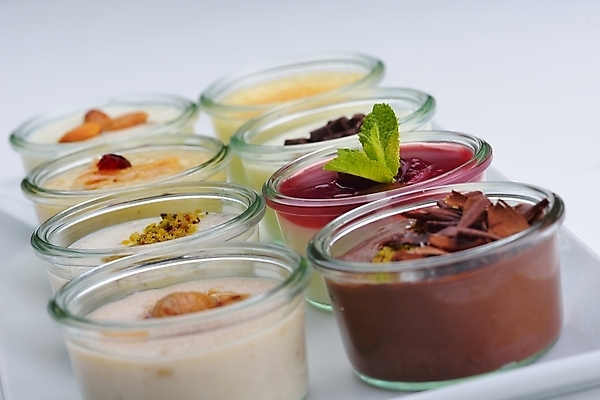 포토 JPG 해외이미지 실내 종류 사람없음 여러개 다양 흰배경 일렬 푸딩 해외202004 해외포토 다수 백그라운드 디저트 내부 흰색 파일형식 이미지허브