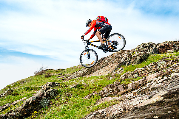 포토 JPG 해외이미지 라이프스타일 남자 산 한명 풍경 경사 성인 야외 자전거 승차 헬멧 언덕 라이더 성인남자한명만 해외202004 해외포토 1 모션 사람 생활 바이크 보호장비 남자한명만 성인남자만 파일형식 이미지허브