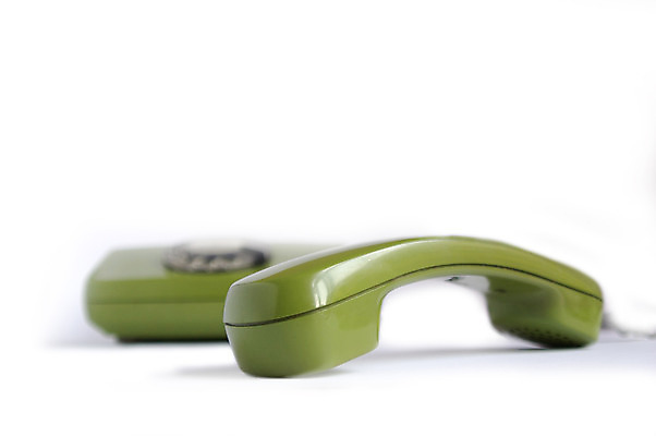 포토 JPG 해외이미지 선 이어폰 비즈니스 통신 사람없음 초록색 스마트폰 사무실 듣기 흰색 코드 전화기 오브젝트 넘어짐 마우스피스 해외202004 해외포토 컬러 음향기기 모션 핸드폰 스마트기기 파일형식 이미지허브