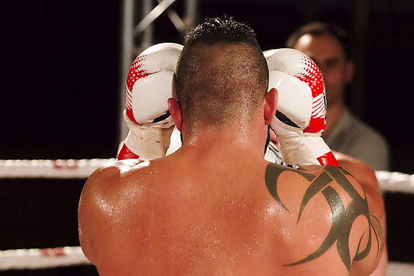 포토 JPG 해외이미지 직업 남자 스포츠 포즈 장갑 근육 사람 이벤트 성인 사람없음 힘 경쟁 주먹 권투 분노 반지 보디빌더 충돌 싸움 땀 근육질 쇼 킥복싱 해외202004 해외포토 잡화 감정 컨셉 장신구 모션 격투기 보디빌딩 몸매 파일형식 이미지허브