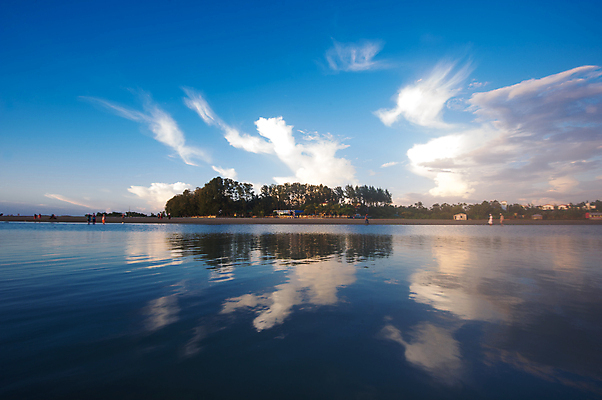 포토 JPG 해외이미지 구름 호수 섬 패턴 오렌지 자연 아침 풍경 사람없음 야외 물 컬러풀 반사 거울 하이킹 자유 소금 내추럴 수평선 해외202004 해외포토 주간 자연요소 컬러 컨셉 무늬 과일 레저 생태계 파일형식 이미지허브