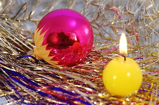 포토 JPG 해외이미지 나무 크리스마스 겨울 공 유리 벽지 불 휴가 전등 조명 새로움 새해 기념 사람없음 장식 빨간색 초록색 빛 크리스마스트리 산타클로스 반사 노란색 스크린 축제 거울 축하 원형 신용카드 황금 야간 연도 전나무 연소 엘리먼트 왁스 화상 해외202004 해외포토 자연요소 도형 식물 계절 기념일 컬러 컨셉 재질 금융 상처 파일형식 이미지허브