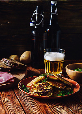 포토 JPG 해외이미지 전통 접시 음식 빵 조각 백그라운드 채소 유리 휴가 감자 맥주 육류 요리 사람없음 목재 갈색 식사 저녁식사 소고기 튀김 시골 고명 황금 맛 굽기 크림 준비 프라하 훈제 팬케이크 점심식사 딜 무생채 핸드메이드 호밀 해외202004 해외포토 나무 식기 컬러 컨셉 식재료 재료 재질 곡류 주류 케이크 구이 체코 파일형식 이미지허브