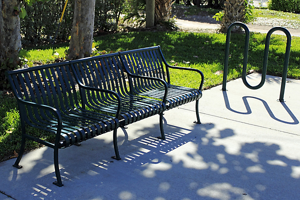 포토 JPG 해외이미지 나무 공원 여행 잎 겨울 벤치 의자 자연 휴식 따뜻함 안전 사람없음 야외 초록색 갈색 평화 금속 맑음 자전거 침묵 회색 그늘 오브젝트 웨이브 보안 시멘트 일반 패드 신발장 플로리다 해외202004 해외포토 식물 계절 공공시설 컬러 가구 컨셉 재질 날씨 바이크 미국 소리 생태계 파일형식 이미지허브