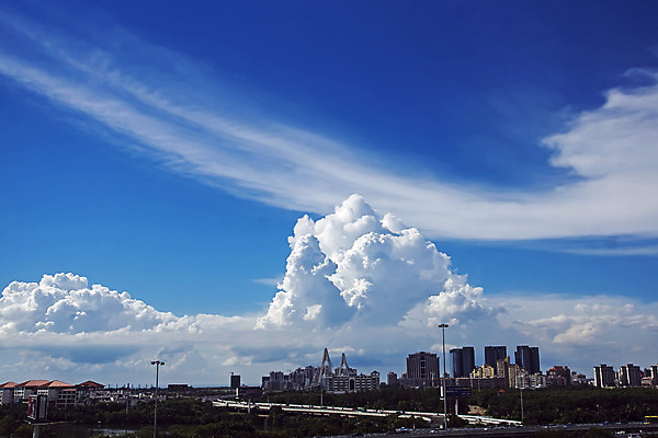 포토 JPG 해외이미지 구름 바다 백그라운드 하늘 풍경 사람없음 파란색 환경 흰색 내추럴 해외202004 해외포토 자연요소 컬러 파일형식 이미지허브