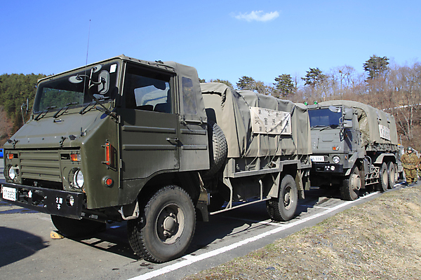 포토 JPG 해외이미지 자동차 자연 사람없음 힘 손상 슬픔 뉴스 떨어짐 지프 안심 짐차 깨짐 쓰나미 재앙 지진 해외202004 해외포토 감정 육상교통 컨셉 승용차 육류 자연재해 생태계 해일 파일형식 이미지허브