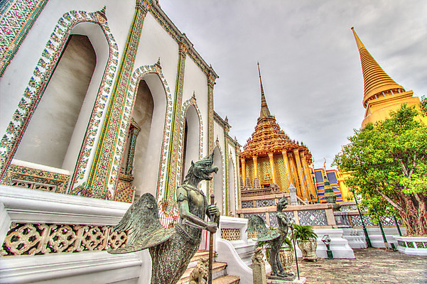 포토 JPG 해외이미지 주간 구름 캐릭터 밭 불교 태국 하늘 휴가 미술 사람없음 파란색 빛 컬러풀 햇빛 태양 조각상 맑음 활발 궁전 흰색 사찰 황금 그늘 만족 수도원 강렬 몬스터 해외202004 해외포토 자연요소 감정 아시아 종교 컬러 컨셉 고건축 농업 종교건축 날씨 문화예술 조형물 파일형식 이미지허브