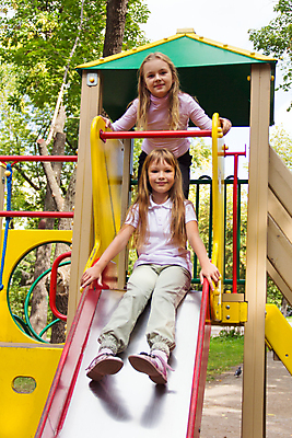 포토 JPG 해외이미지 백인 여학생 여자 유럽 어린이 2 놀이 두명 금발 흰색 9 8 6 언니 7 해외202004 해외포토 서양인 학생 헤어스타일 나라 컬러 가족 사람 숫자 자매 파일형식 이미지허브