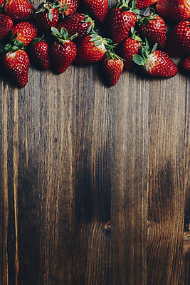 포토 JPG 해외이미지 계절 열매 음식 백그라운드 다이어트 과일 재료 자연 탁자 딸기 디저트 건강 사람없음 목재 빨간색 초록색 시골 신선 그룹 달콤 맛 정상 유기농 날것 흙더미 내추럴 숙성 채식주의자 카피스페이스 비건 해외202004 해외포토 나무 식물 웰빙 컬러 가구 컨셉 흙 공백 생태계 채식 파일형식 더미 이미지허브