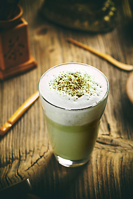 포토 JPG 해외이미지 실내 사람없음 컵 거품 녹차 녹차라떼 말차 나무배경 해외202004 말차라떼 해외포토 식기 백그라운드 내부 차_음료 라떼 파일형식 이미지허브