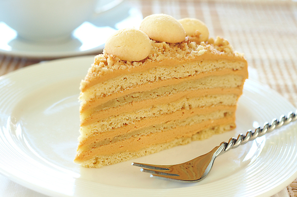 포토 JPG 해외이미지 1 접시 커피 음료 음식 조각 포크 다이어트 디저트 기념 요리 사람없음 장식 컵 갈색 노란색 파티 케이크 요식업 식당 얼음 기쁨 빵집 축하 대접 신선 생일 황금 달콤 맛 은색 큼 굽기 크림 싱글 슬라이스 토핑 층 꿀 타르트 페스츄리 핸드메이드 캐러멜 해외202004 해외포토 자연요소 식기 기념일 감정 산업 빵 컬러 컨셉 건강 이벤트 상점 크기 구이 파이_빵 파일형식 이미지허브