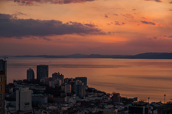 포토 JPG 해외이미지 구름 산업 파도 바다 섬 여행 백그라운드 오렌지 건축양식 하늘 새로움 주택 뿔 파노라마 풍경 사람없음 야외 건물 물 여름 파란색 빛 도시풍경 환경 탑 일몰 도시 만 센터 황금 정상 러시아 지역 포트 타운 멀리 동쪽 스카이라인 러시아인 해외202004 해외포토 자연요소 서양인 건축물 계절 건축 유럽 컬러 컨셉 과일 촬영기법 노을 방향 파일형식 이미지허브
