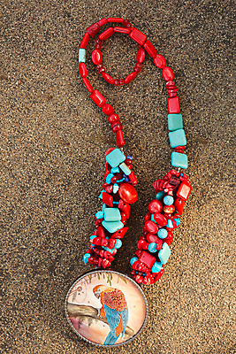 포토 JPG 해외이미지 디자인 백그라운드 패턴 목걸이 장신구 팔찌 자연 종류 미술 사람없음 장식 빨간색 초록색 파란색 빛 갈색 유행 흰색 화려 고급 우아함 산호 크리스탈 보석 수집 구슬 질감 보물 내추럴 고립 지질학 터키석 핸드메이드 세련 해외202004 해외포토 교육 컬러 컨셉 무늬 문화예술 자포동물 광석 생태계 파일형식 이미지허브