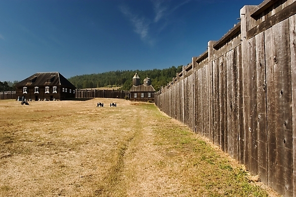 포토 JPG 해외이미지 공원 문화 여행 십자가 협상 사람없음 야외 건물 목재 교회 마을 총 수확 골동품 사찰 성 역사 캠핑장 무역 군용 전쟁 캘리포니아 태평양 대포 러시아인 민화 안뜰 옛날 전국 이민 해외202004 해외포토 서양인 나무 건축물 공공시설 산업 무기 바다 이동 농업 비즈니스 재료 종교건축 군대 미국 캠핑 그림 파일형식 이미지허브