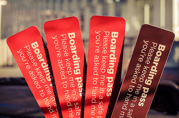 포토 JPG 해외이미지 해외 여행 백그라운드 비즈니스 교통시설 휴가 장화 사람 사람없음 빨간색 물 파란색 여행객 정보 티켓 도착 사인 출발 문서 대문 뉴질랜드 승객 포트 통과 판지 체크인 해외202004 해외포토 자연요소 컬러 교통 신발 컨셉 문 오세아니아 시설 파일형식 이미지허브