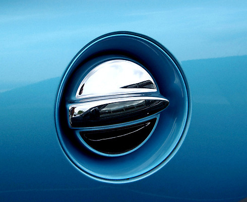 포토 JPG 해외이미지 산업 여행 자동차 사람없음 파란색 문 금속 힘 에너지 원형 역 휘발유 은색 서비스 탱크 화석 연료 가스 수납 엔진 펌프 모터 디젤 캡모자 해외202004 해외포토 도형 모자_잡화 육상교통 컬러 교통시설 재질 석유 파일형식 이미지허브