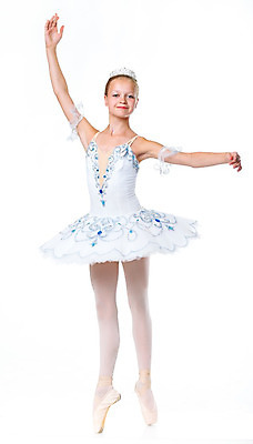 포토 JPG 해외이미지 여자 청소년 한명 사람 치마 점프 공연 춤 우아함 발레 발레리나 발레복 해외202004 해외포토 1 옷 컨셉 모션 하의 문화예술 이벤트 파일형식 이미지허브