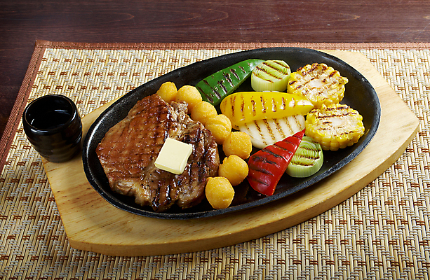 포토 JPG 해외이미지 접시 음식 조각 잎 채소 건강 돼지고기 스테이크 요리 사람없음 식당 일본 식사 저녁식사 중국 신선 굽기 만족 준비 서빙 갈비뼈 바비큐립 점심식사 정교 해외202004 해외포토 식물 식기 감정 아시아 뼈 서양음식 육류 상점 바비큐 구이 파일형식 이미지허브