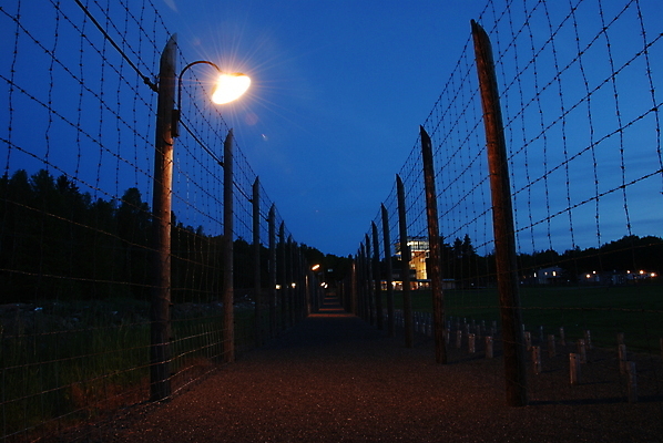 포토 JPG 해외이미지 사람없음 야외 탑 가을 죽음 야간 숲 교도소 감옥 박물관 체코 기념물 동유럽 천연기념물 반항 공산주의 정치 해외202004 해외포토 자연요소 건축물 계절 유럽 모션 파일형식 이미지허브