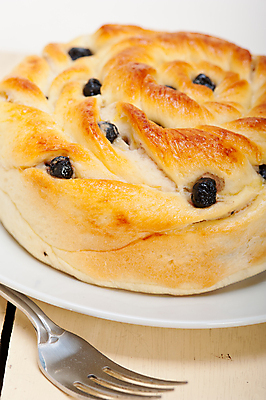 포토 JPG 해외이미지 빵 포크 디저트 사람없음 달콤 블루베리 나무배경 해외202004 해외포토 식기 음식 백그라운드 과일 맛 파일형식 이미지허브