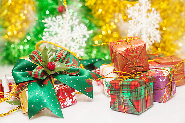 포토 JPG 해외이미지 계절 기념일 행복 리본 종이 백그라운드 크리스마스 휴가 선물 사랑 사람없음 목재 장식 빨간색 상자 노란색 파티 쌓기 축제 흰색 생일 오브젝트 활 패키지 해외202004 해외포토 나무 감정 컬러 재료 모션 이벤트 파일형식 이미지허브