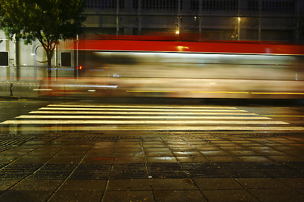 포토 JPG 해외이미지 유럽 도로 길 여행 이동 교통시설 모션 자동차 추상 거리 버스 사람없음 빛 황혼 운전 도시 시간 고속도로 보행자 도심 승차 야간 저녁 잼 사인 속도 바쁨 장면 짐차 타운 모터 방법 블러 자동 통근 해외202004 해외포토 자연요소 나라 육상교통 교통 컨셉 무늬 대중교통 일몰 소스_음식 시설 출근 파일형식 이미지허브