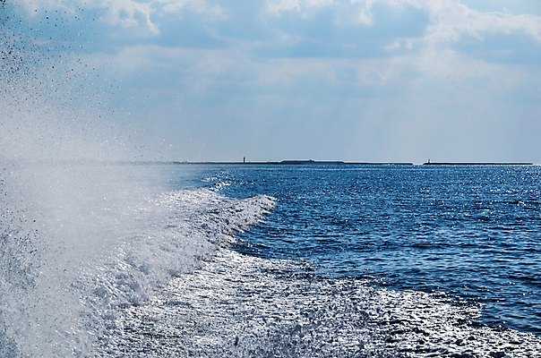 포토 JPG 해외이미지 바다 섬 여행 하늘 휴가 사람없음 물 여름 파란색 반짝임 햇빛 일본 맑음 거품 젖음 흰색 보트 개울 떨어짐 방향 속도 출발 분무기 제트기 떠남 수평선 해외202004 해외포토 자연요소 계절 아시아 컬러 컨셉 배_교통 모션 날씨 비행기 강 태양 파일형식 이미지허브