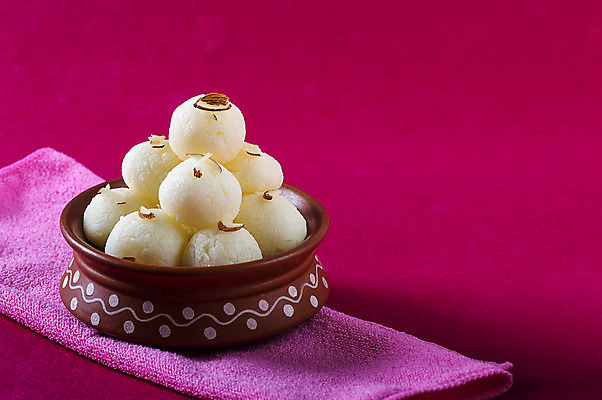 포토 JPG 해외이미지 디저트 사람없음 도자기 원형 사기그릇 냅킨 인도음식 라스굴라 해외포토 도형 그릇 음식 치즈 동양음식 파일형식 이미지허브